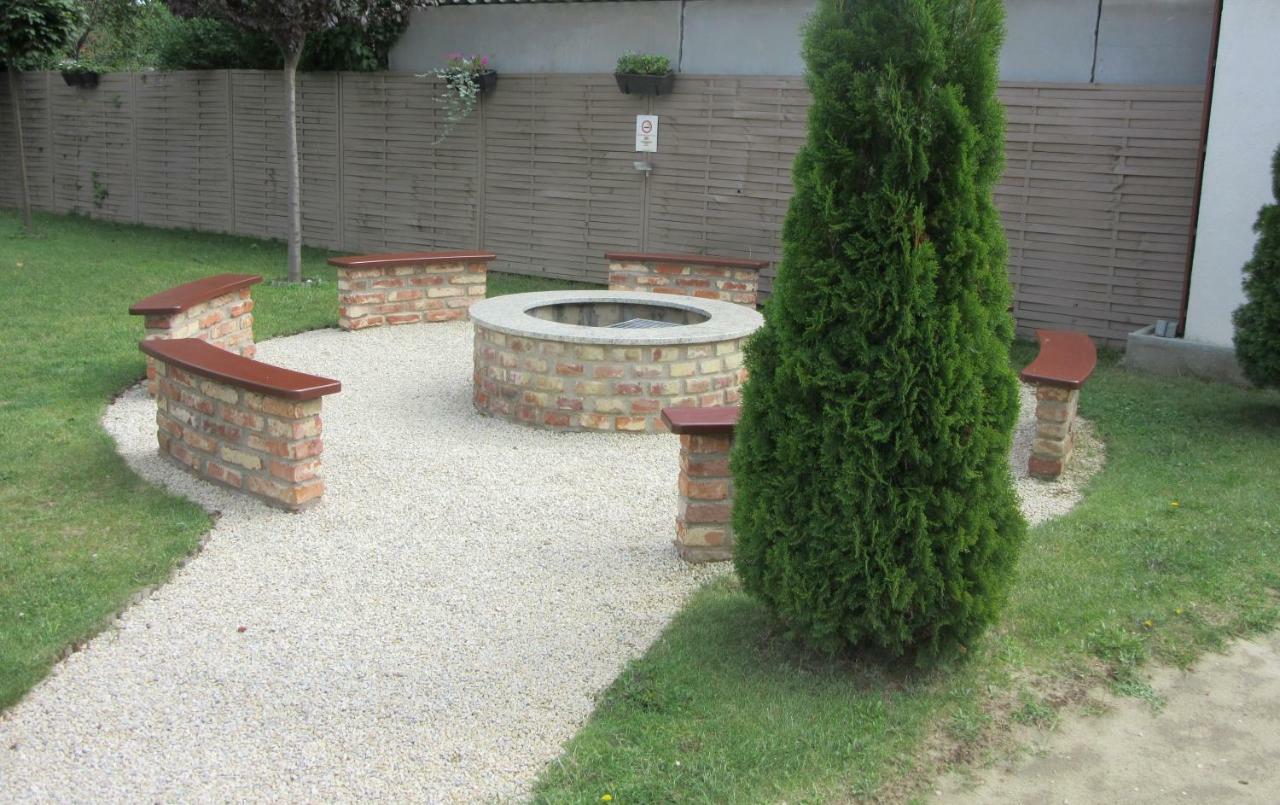 Zafir Sziget Apartman Sárvár 外观 照片